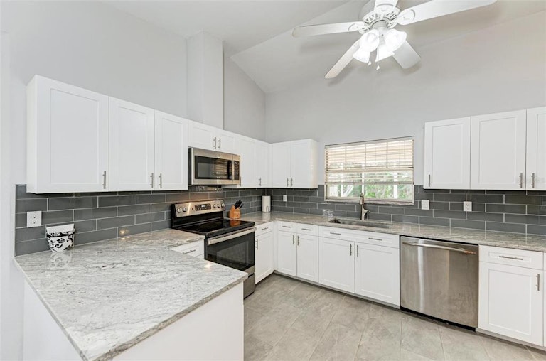 Photo 15 of 44 - 3174 57th Avenue Cir E, Bradenton, FL 34203