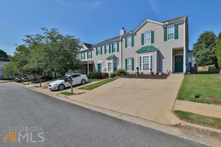 Photo 3 of 23 - 110 Timber Mist Ct, Lawrenceville, GA 30045