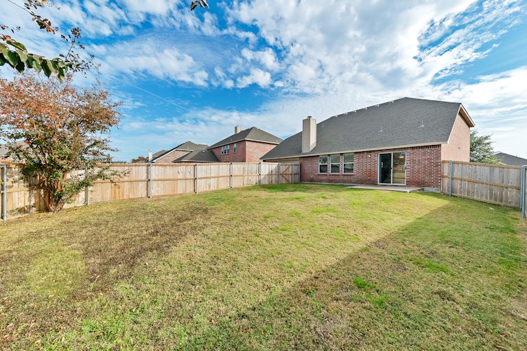 Photo 34 of 34 - 202 Rosewood Ct, Red Oak, TX 75154