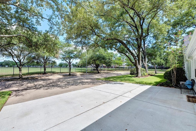 Photo 34 of 34 - 13519 Westport Ln, Houston, TX 77079