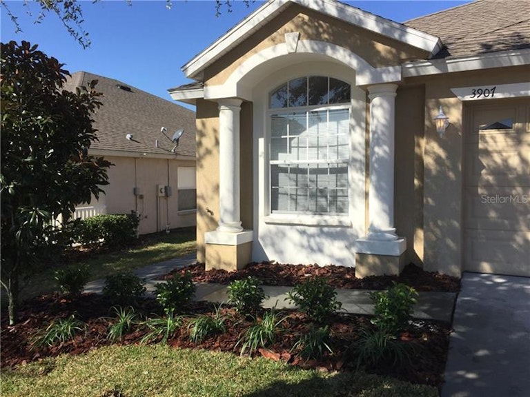 Photo 2 of 16 - 3907 Crossline Dr, Spring Hill, FL 34609