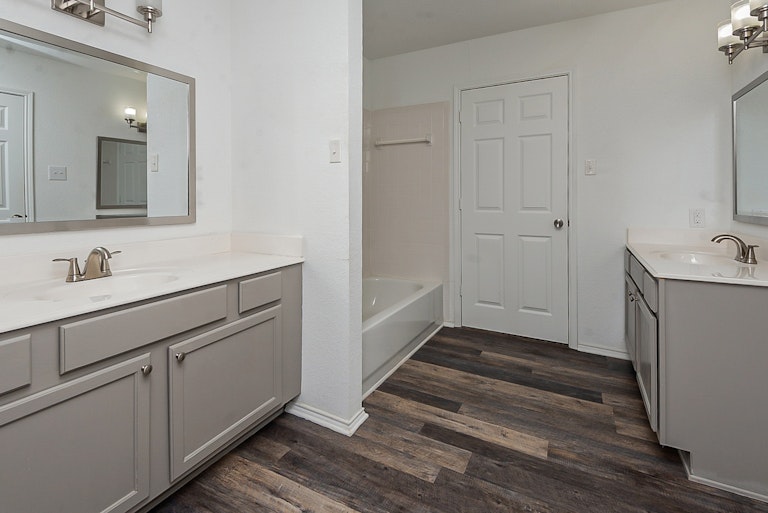 Photo 6 of 26 - 6428 Henco Dr, Fort Worth, TX 76119