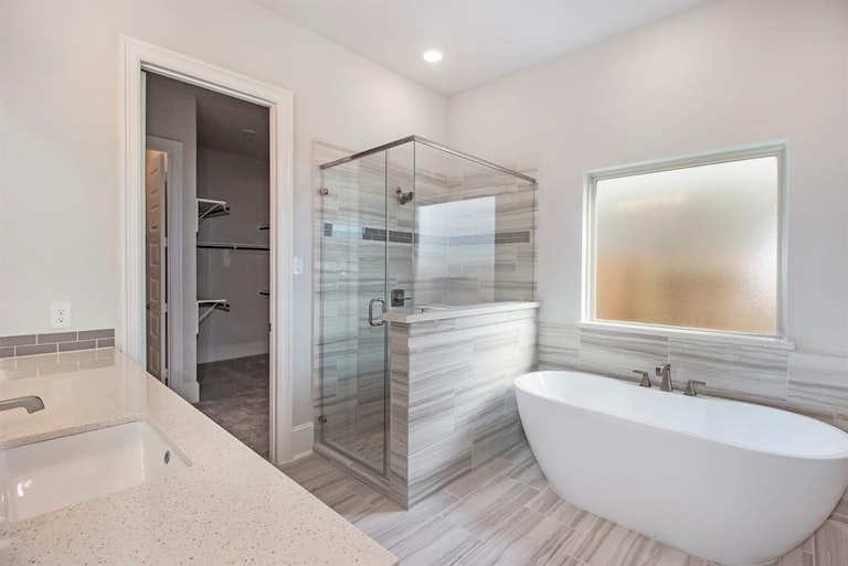 Photo 12 of 27 - 6034 Lake Bridge Ln, Manvel, TX 77578