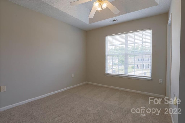 Photo 7 of 14 - 2415 Smugglers Ct, Charlotte, NC 28216