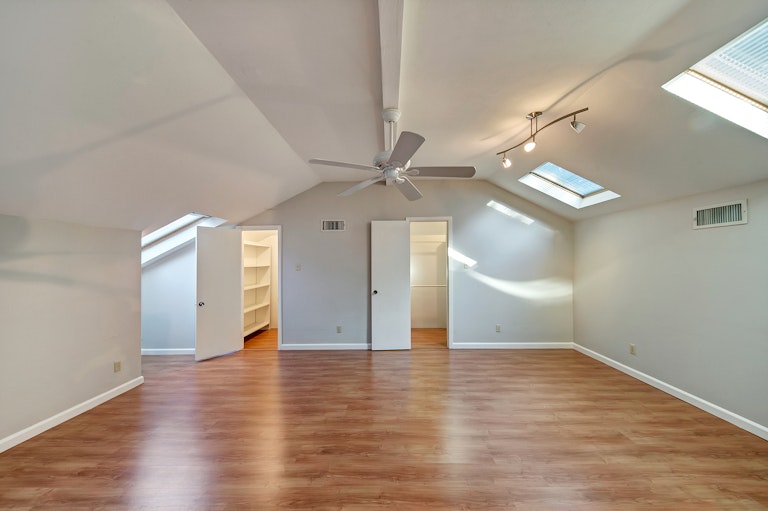 Photo 27 of 34 - 1109 Rusdell Dr, Irving, TX 75060