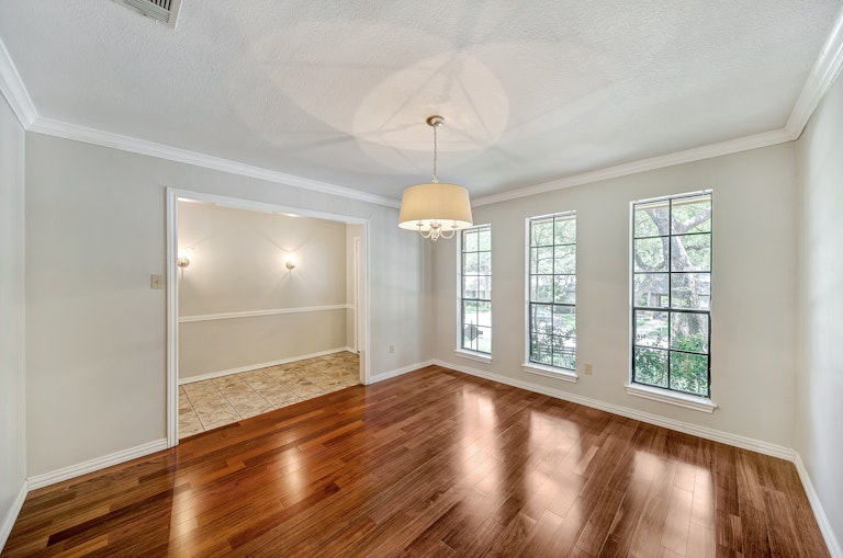 Photo 13 of 32 - 2233 Stafford Dr, Arlington, TX 76012