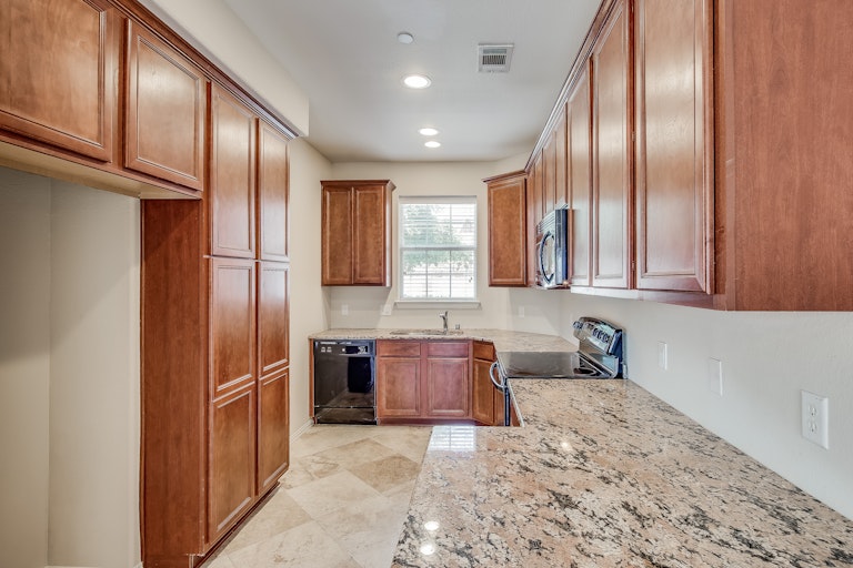 Photo 9 of 23 - 706 S Jupiter Rd #1105, Allen, TX 75002