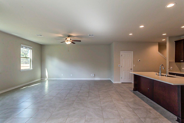 Photo 13 of 22 - 5602 Burr Blf, San Antonio, TX 78266