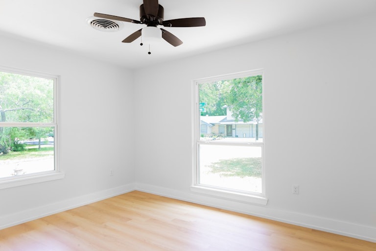 Photo 29 of 33 - 2300 Fair Oaks Dr, Austin, TX 78745