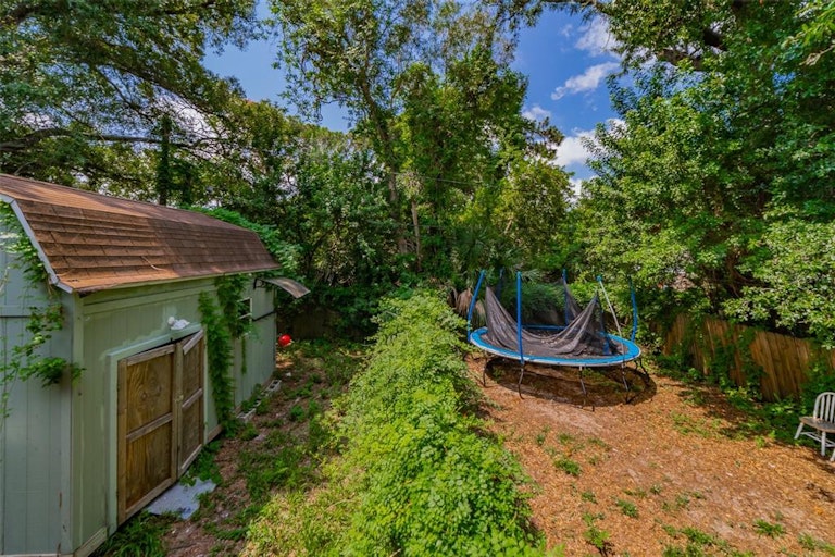 Photo 4 of 51 - 6704 50th Ave N, Saint Petersburg, FL 33709
