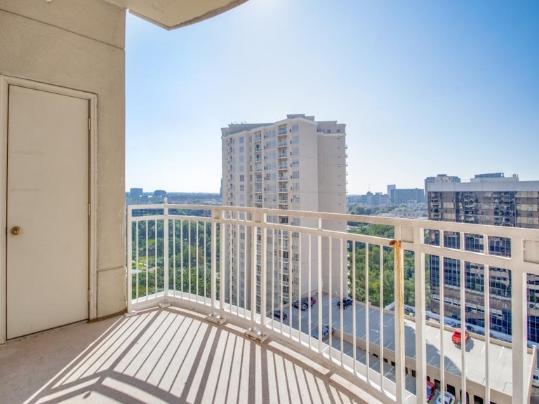 Photo 7 of 33 - 3225 Turtle Creek Blvd #1429, Dallas, TX 75219