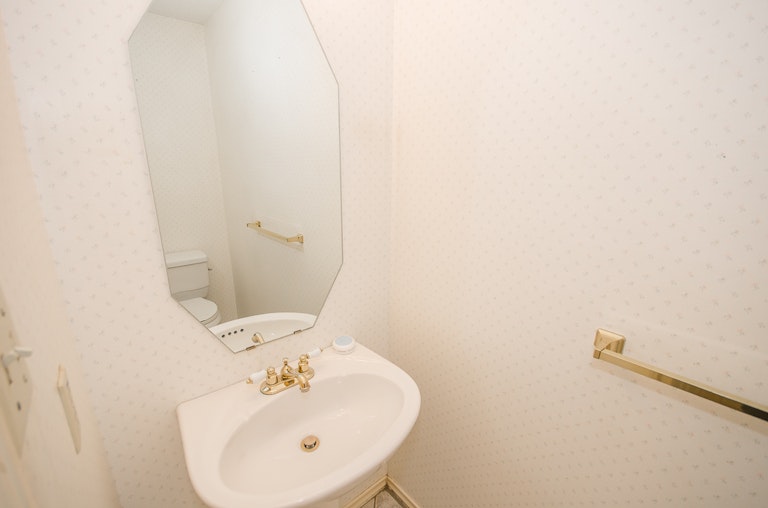 Photo 10 of 25 - 112 Marshall Dr, Cedar Hill, TX 75104