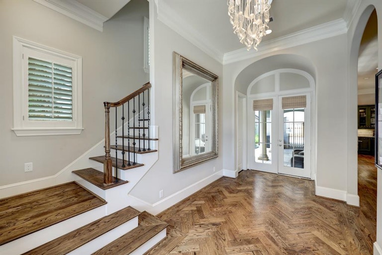 Photo 3 of 21 - 965 Queen Annes Rd, Houston, TX 77024