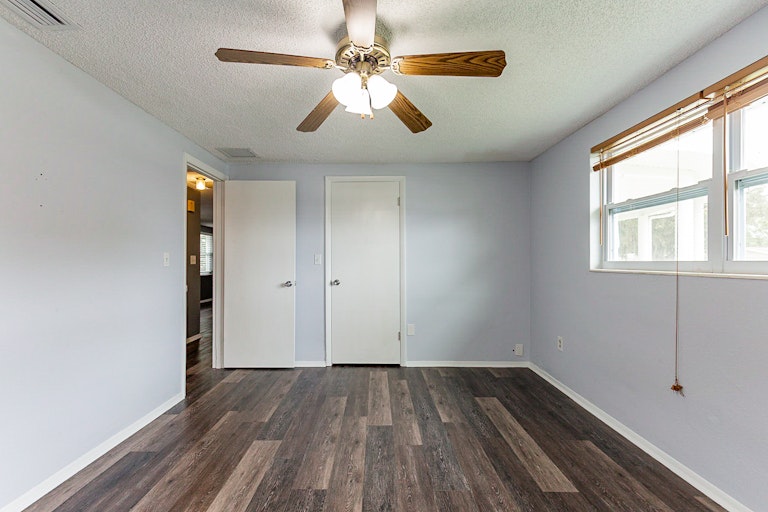 Photo 14 of 20 - 6207 7th Ave, New Port Richey, FL 34653