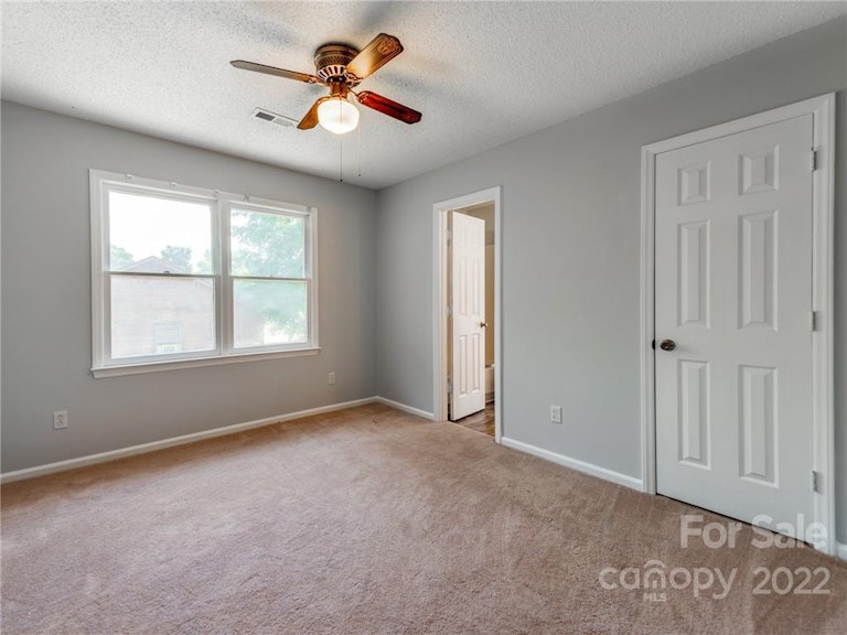 Photo 24 of 38 - 2654 Castle Hill Rd, Gastonia, NC 28052