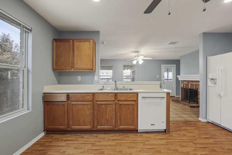 Photo 12 of 28 - 3854 Steeplechase Dr, Fort Worth, TX 76123