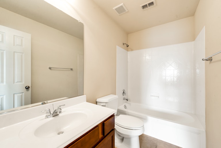 Photo 23 of 28 - 14000 Zippo Way, Haslet, TX 76052