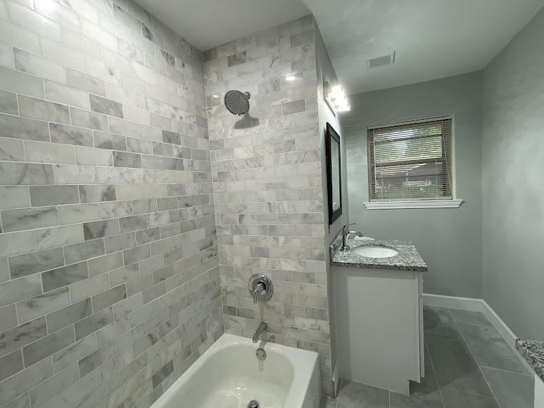 Photo 1 of 11 - 510 Eastlake St, Houston, TX 77034