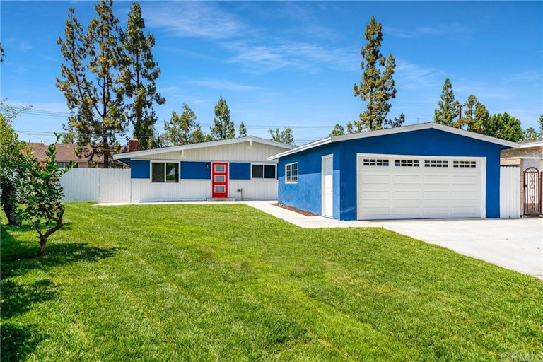Photo 1 of 32 - 1917 E Brookport St, Covina, CA 91724