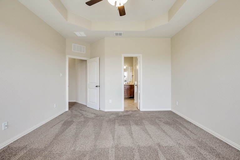 Photo 11 of 26 - 729 Seabourne Dr, Fort Worth, TX 76179
