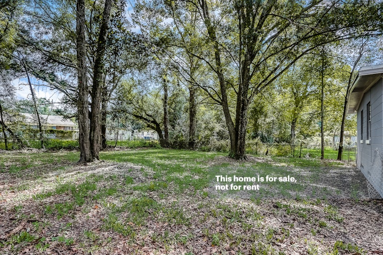 Photo 11 of 29 - 4030 Lockhart Dr N, Jacksonville, FL 32209