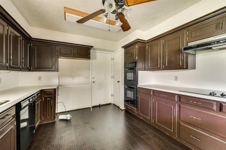 Photo 13 of 26 - 13 Lee Dr, Rockwall, TX 75032