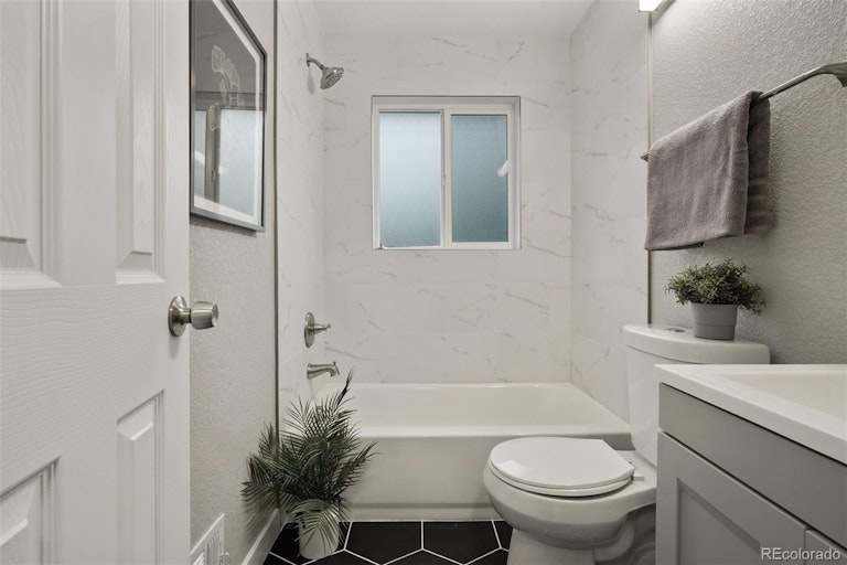 Photo 19 of 35 - 1545 S Chase Ct, Lakewood, CO 80232