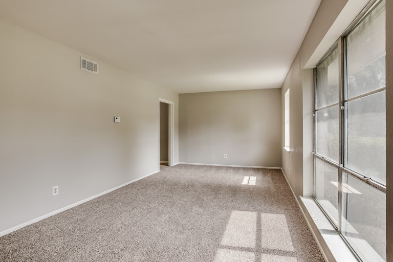 Photo 6 of 25 - 2920 Harlan Dr, Mesquite, TX 75150
