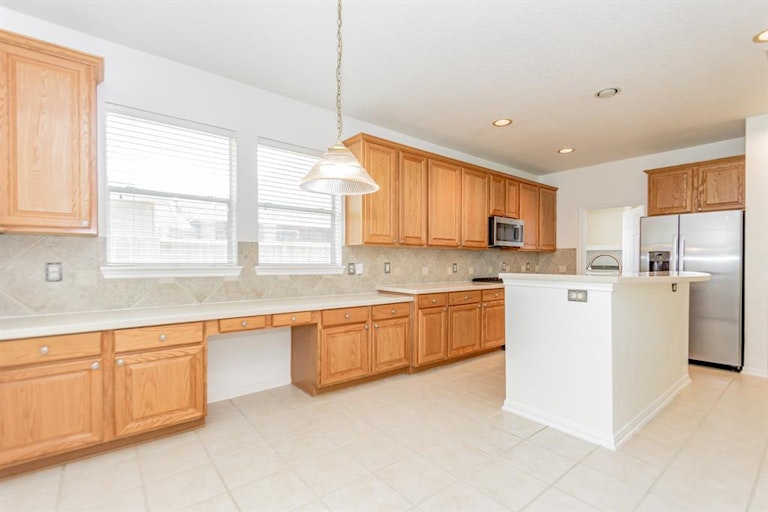 Photo 8 of 37 - 13106 Ryaneagles Dr, Houston, TX 77044