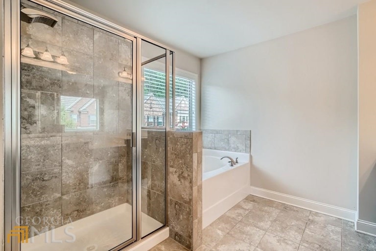Photo 14 of 26 - 410 Holdings Dr, Lawrenceville, GA 30044