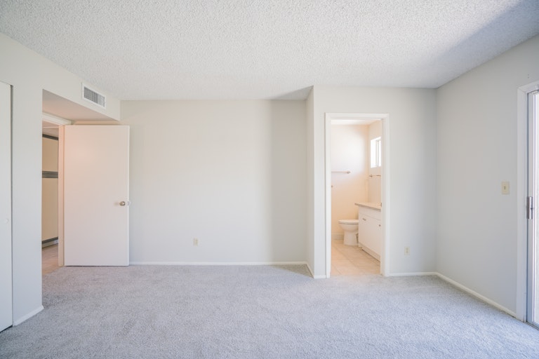 Photo 12 of 21 - 4034 W Windrose Dr, Phoenix, AZ 85029