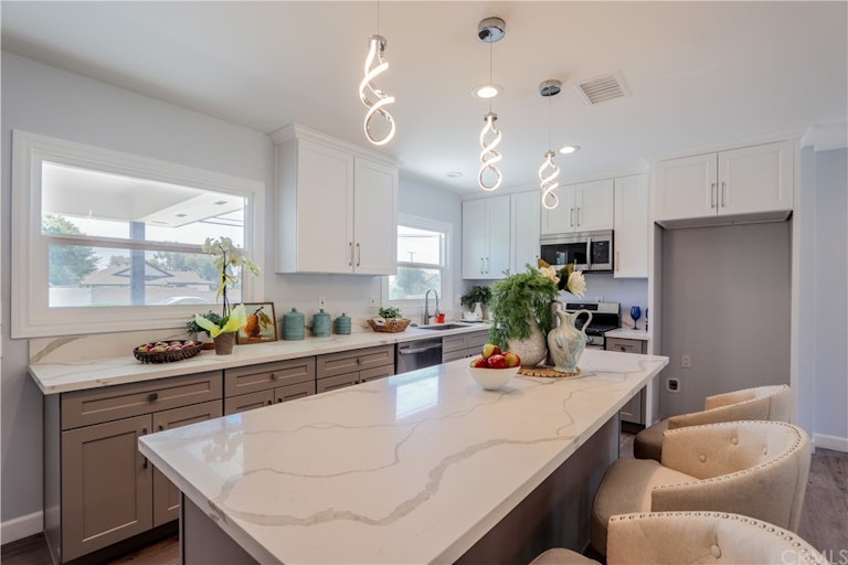 Photo 5 of 32 - 13311 Red Hill Ave, Tustin, CA 92780