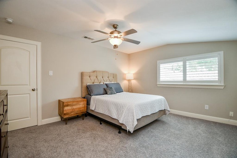Photo 25 of 49 - 5402 Rutherglenn Dr, Houston, TX 77096