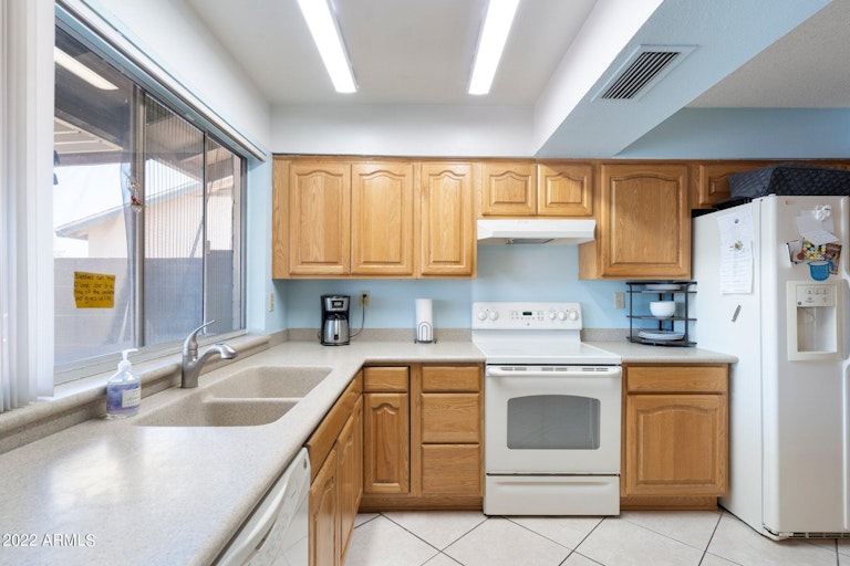 Photo 9 of 22 - 13421 N 24th Ave, Phoenix, AZ 85029