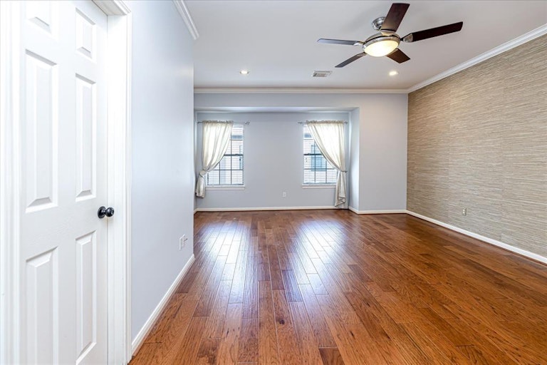 Photo 22 of 47 - 2828 Bering Dr, Houston, TX 77057