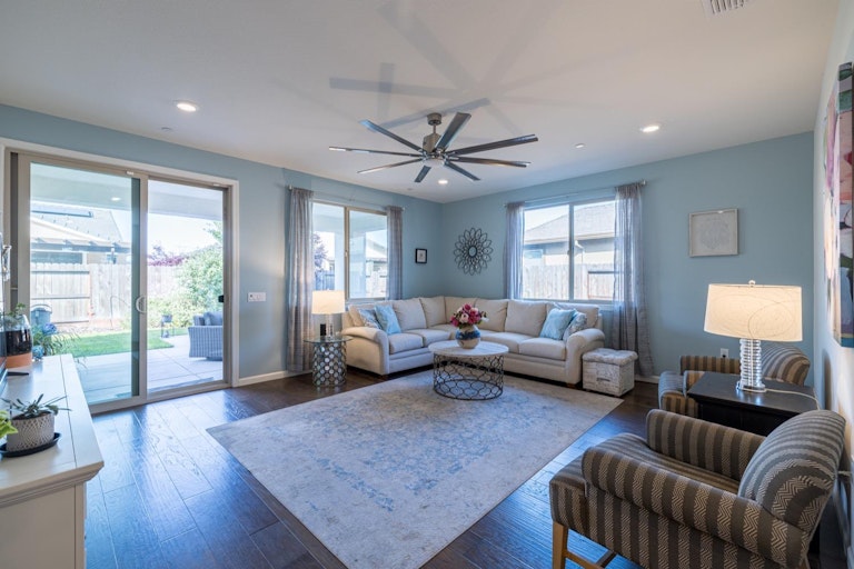 Photo 6 of 28 - 9245 Thimbleberry Dr, Sacramento, CA 95829