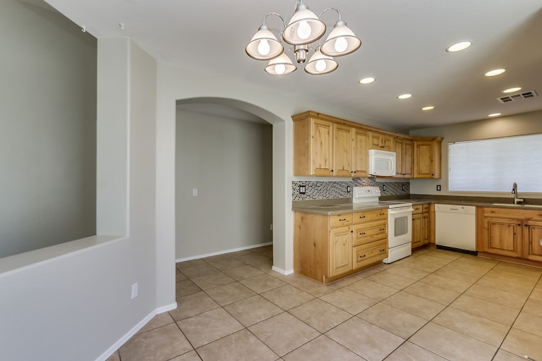 Photo 9 of 35 - 27427 N 63rd Dr, Phoenix, AZ 85083