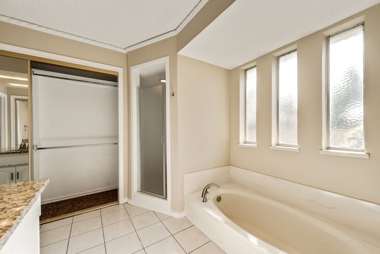 Photo 21 of 27 - 1528 Springtree Cir, Richardson, TX 75082