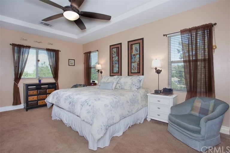 Photo 26 of 53 - 17264 Bluff Vista Ct, Riverside, CA 92503