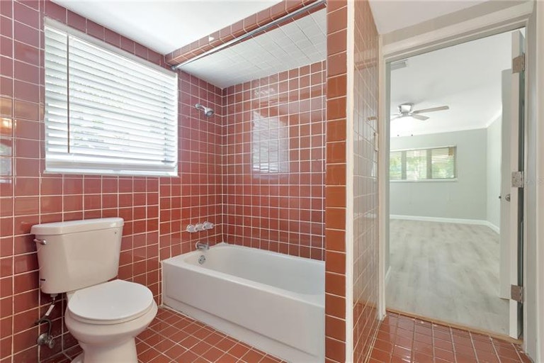 Photo 29 of 52 - 2302 S Arrawana Ave, Tampa, FL 33629