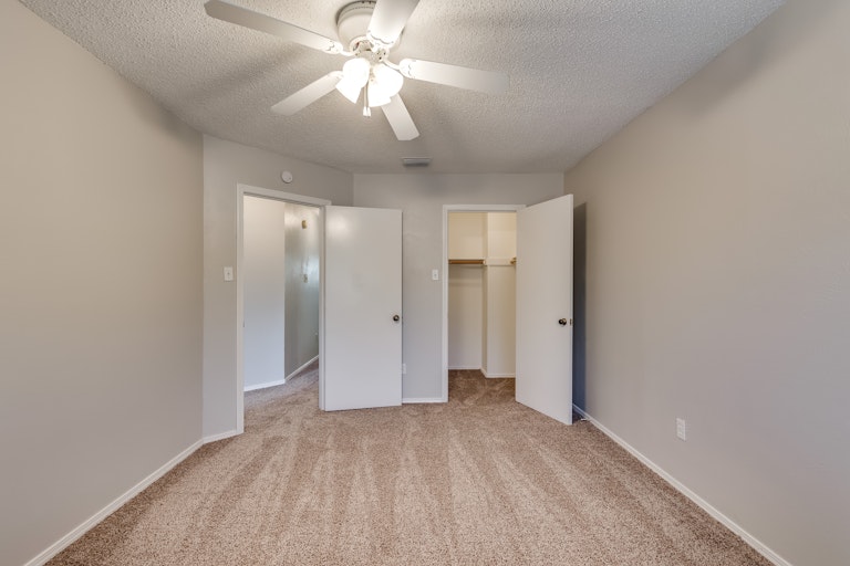 Photo 20 of 28 - 3917 Lois Cir, Rowlett, TX 75088