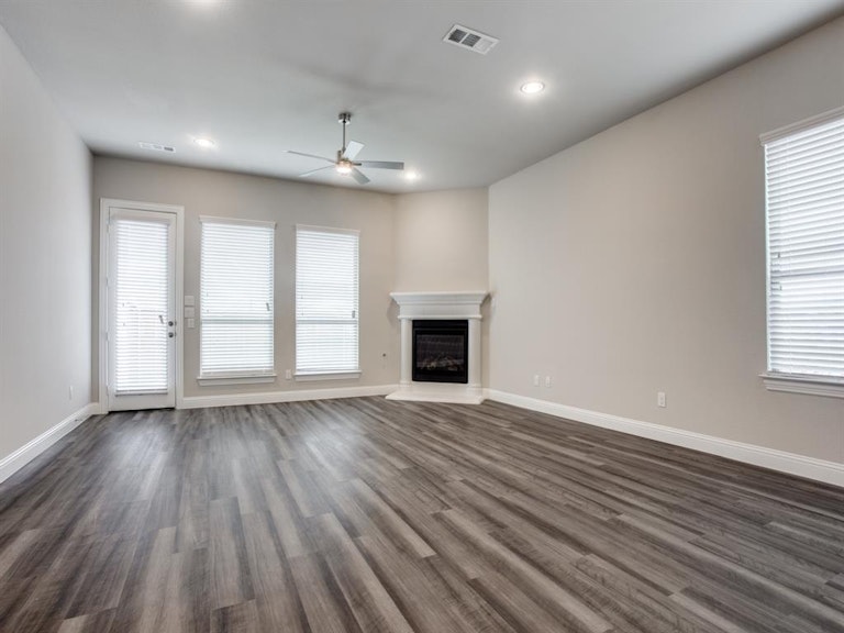 Photo 8 of 12 - 12750 Royal Oaks Ln, Dallas, TX 75234