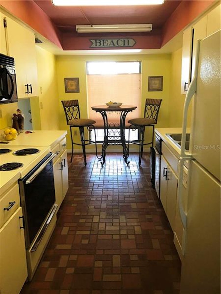 Photo 4 of 6 - 3300 Cove Cay Dr #2B, Clearwater, FL 33760