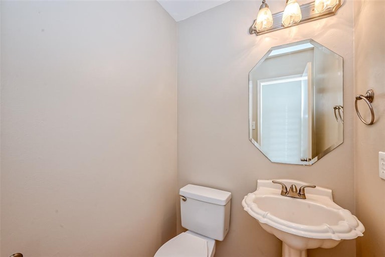 Photo 24 of 42 - 8706 Fondren Village Dr, Houston, TX 77071
