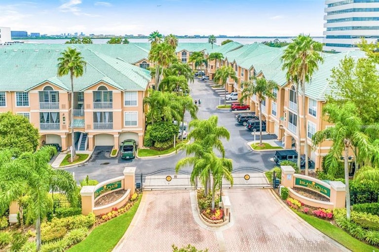 Photo 1 of 43 - 1309 Bay Club Cir #1309, Tampa, FL 33607
