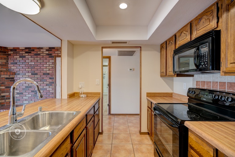 Photo 8 of 31 - 3407 W Evans Dr, Phoenix, AZ 85053