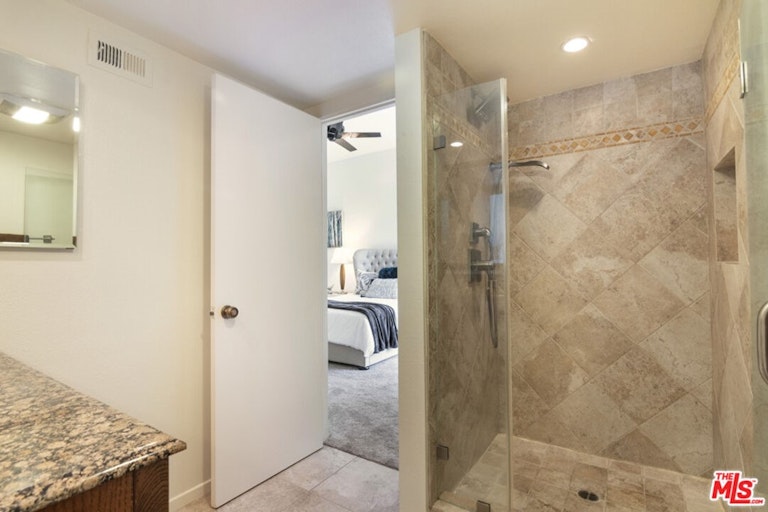 Photo 26 of 41 - 13965 Riverside Dr, Sherman Oaks, CA 91423