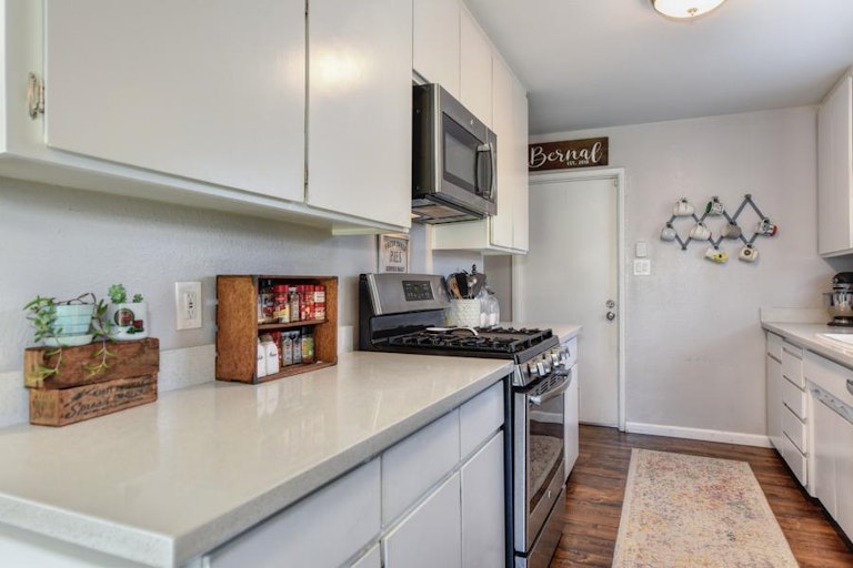 Photo 15 of 31 - 4137 California Ave, Carmichael, CA 95608