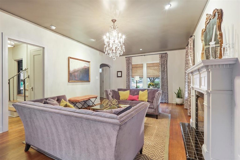 Photo 4 of 49 - 2203 University Blvd, Houston, TX 77030
