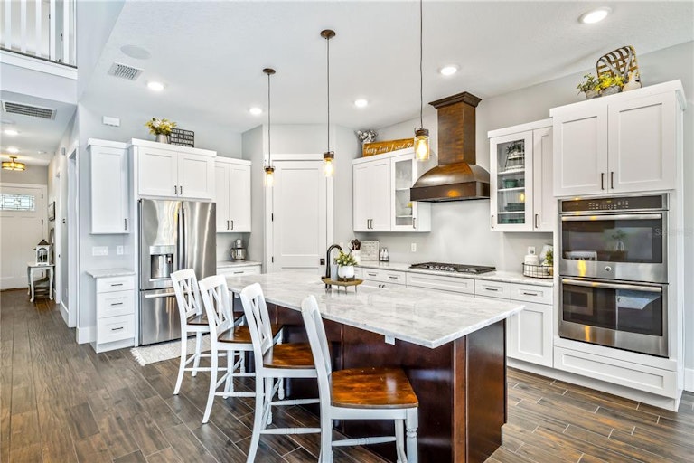 Photo 8 of 37 - 523 Easton Dr, Lakeland, FL 33803